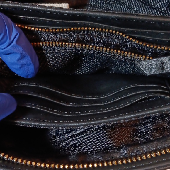 Tommy Bahama Palms Mini Crossbody Bag - Picture 9 of 14